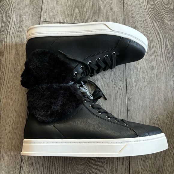 Kookaburra woman’s booties very comfortable and warm - Picture 3 of 5